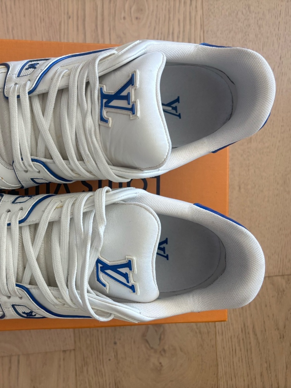 Louis Vuitton Trainer Low Signature - White Blue Size Size 7 Men's. - Picture 6 of 16